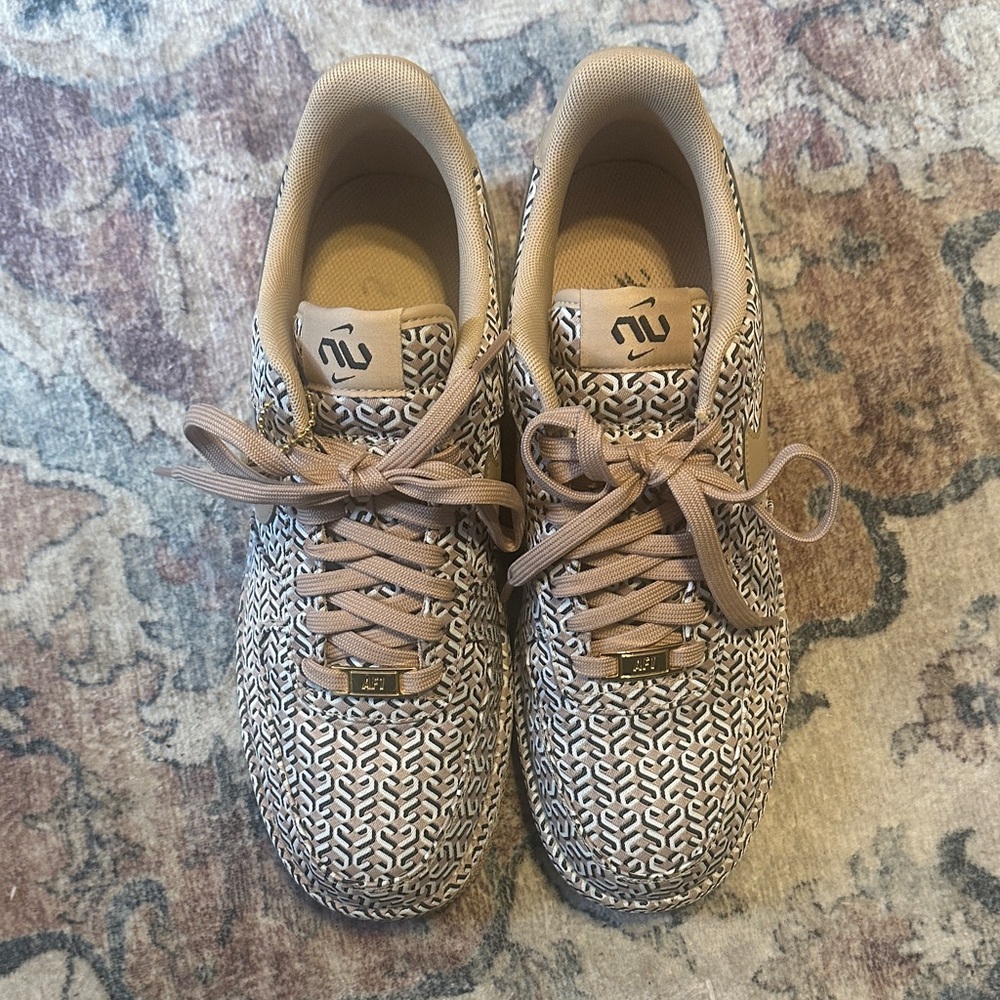 Nike Tan and Cream Patterned Sneakers (NO BOX) - Picture 3 of 7